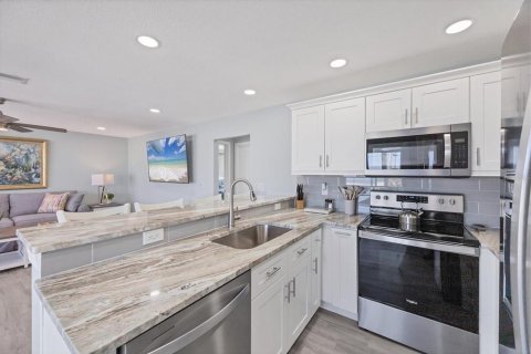 Immobilier commercial à vendre à Englewood, Floride: 4 chambres, 154.59 m2 № 1846414 - photo 12