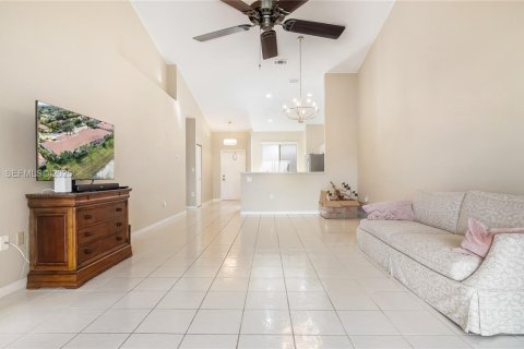 Villa ou maison à vendre à Sunrise, Floride: 2 chambres, 122.63 m2 № 1992960 - photo 13