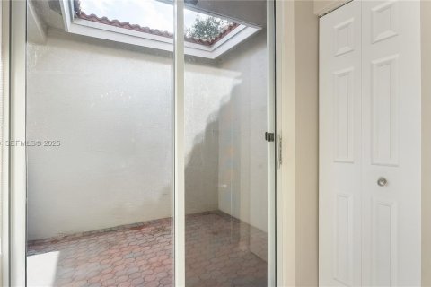 Villa ou maison à vendre à Sunrise, Floride: 2 chambres, 122.63 m2 № 1992960 - photo 22