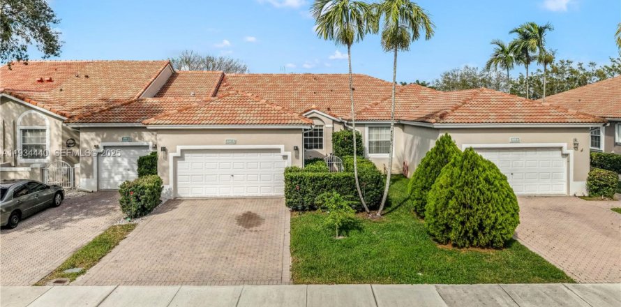 Villa ou maison à Sunrise, Floride 2 chambres, 122.63 m2 № 1992960