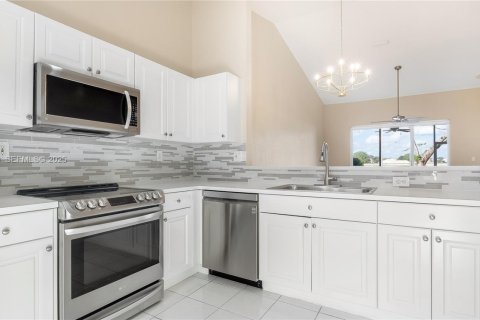 Villa ou maison à vendre à Sunrise, Floride: 2 chambres, 122.63 m2 № 1992960 - photo 2