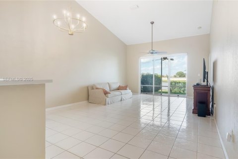 Villa ou maison à vendre à Sunrise, Floride: 2 chambres, 122.63 m2 № 1992960 - photo 9