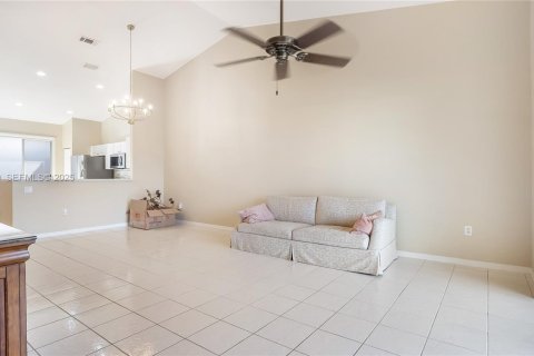 Villa ou maison à vendre à Sunrise, Floride: 2 chambres, 122.63 m2 № 1992960 - photo 15