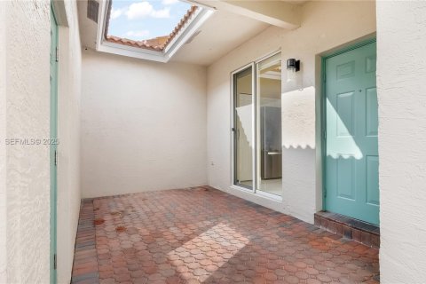 Villa ou maison à vendre à Sunrise, Floride: 2 chambres, 122.63 m2 № 1992960 - photo 4