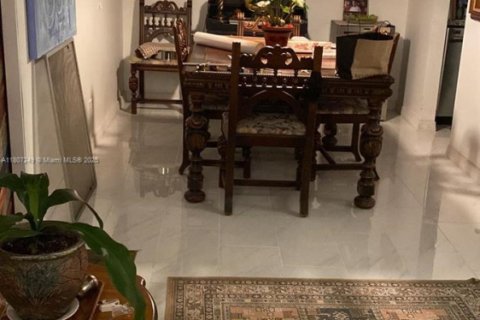 Condo in Hollywood, Florida, 1 bedroom  № 1959877 - photo 4