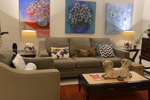 Condo in Hollywood, Florida, 1 bedroom  № 1959877 - photo 1