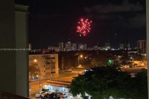 Condo in Hollywood, Florida, 1 bedroom  № 1959877 - photo 6
