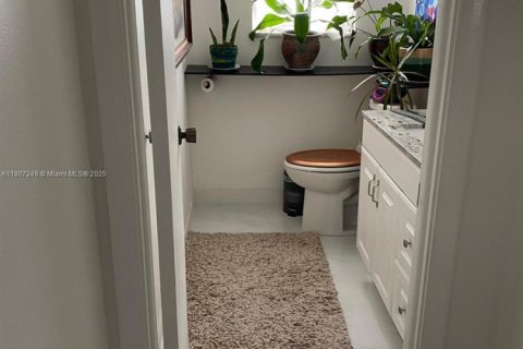 Condo in Hollywood, Florida, 1 bedroom  № 1959877 - photo 3