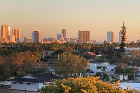 Condo in Hollywood, Florida, 1 bedroom  № 1959877 - photo 5