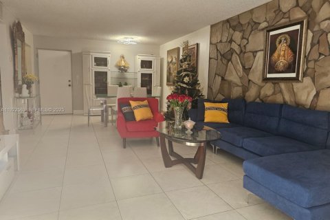 Купить кондоминиум в Майами, Флорида 2 спальни, 102.1м2, № 2154260 - фото 6
