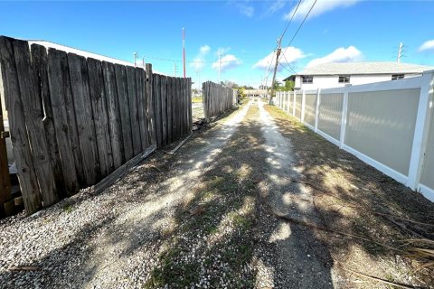 Propiedad comercial en alquiler en Edgewater, Florida, 162.76 m2 № 1555886 - foto 12