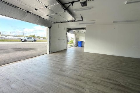 Propiedad comercial en alquiler en Edgewater, Florida, 162.76 m2 № 1555886 - foto 11