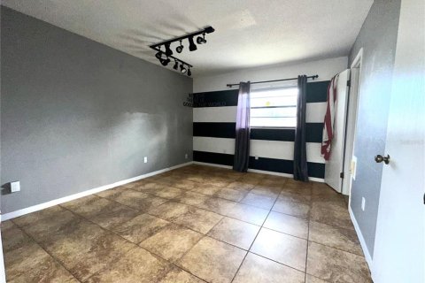 Propiedad comercial en alquiler en Edgewater, Florida, 162.76 m2 № 1555886 - foto 5