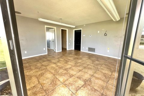 Propiedad comercial en alquiler en Edgewater, Florida, 162.76 m2 № 1555886 - foto 4