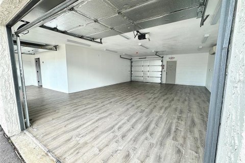 Propiedad comercial en alquiler en Edgewater, Florida, 162.76 m2 № 1555886 - foto 8