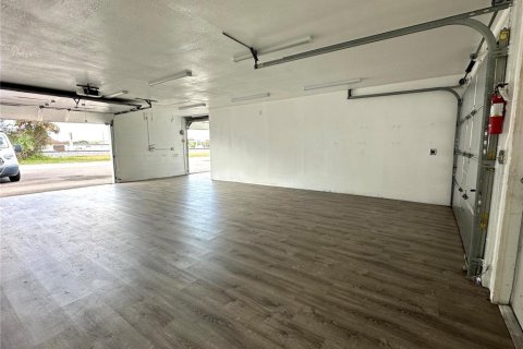 Propiedad comercial en alquiler en Edgewater, Florida, 162.76 m2 № 1555886 - foto 10