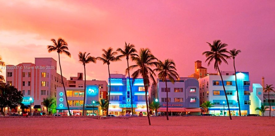 Commercial property in Miami Beach, Florida № 2057619