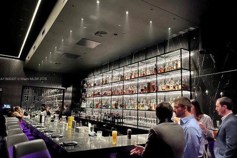 Commercial property in Miami Beach, Florida № 2057619 - photo 2