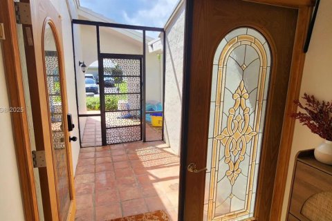 House in Boca Raton, Florida 3 bedrooms, 154.03 sq.m. № 1740081 - photo 13