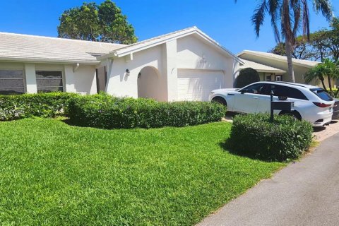 House in Boca Raton, Florida 3 bedrooms, 154.03 sq.m. № 1740081 - photo 1