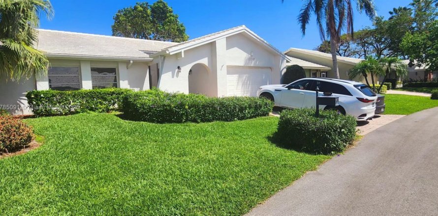 House in Boca Raton, Florida 3 bedrooms, 154.03 sq.m. № 1740081