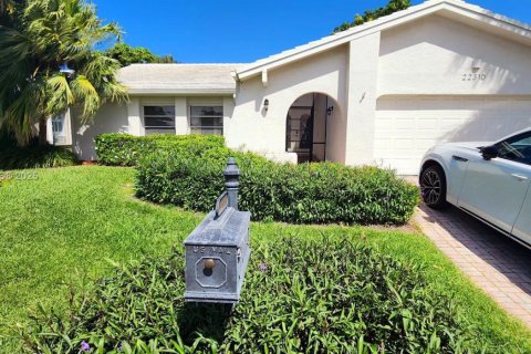 House in Boca Raton, Florida 3 bedrooms, 154.03 sq.m. № 1740081 - photo 2