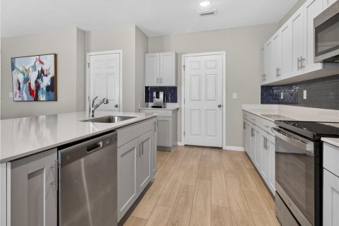 House in Wesley Chapel, Florida 4 bedrooms, 206.8 sq.m. № 2351703 - photo 8