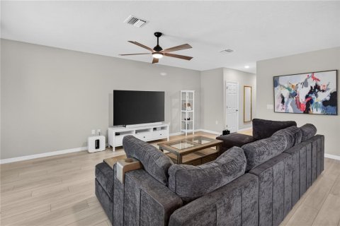 House in Wesley Chapel, Florida 4 bedrooms, 206.8 sq.m. № 2351703 - photo 15
