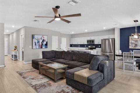 House in Wesley Chapel, Florida 4 bedrooms, 206.8 sq.m. № 2351703 - photo 11