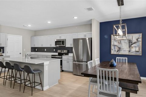 House in Wesley Chapel, Florida 4 bedrooms, 206.8 sq.m. № 2351703 - photo 4