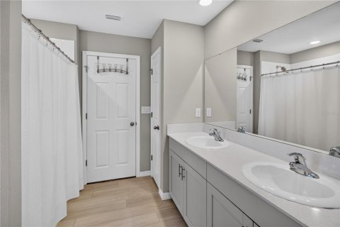 House in Wesley Chapel, Florida 4 bedrooms, 206.8 sq.m. № 2351703 - photo 24