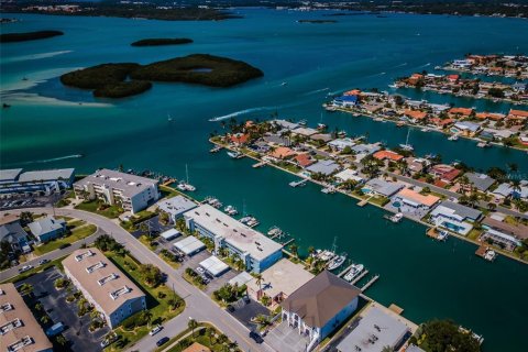 Townhouse in Treasure Island, Florida 4 bedrooms, 275.83 sq.m. № 1086969 - photo 4