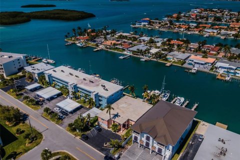 Townhouse in Treasure Island, Florida 4 bedrooms, 275.83 sq.m. № 1086969 - photo 3