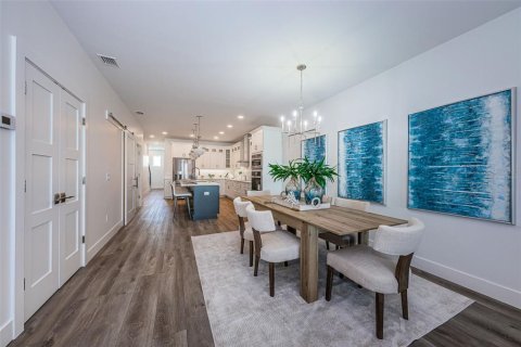 Townhouse in Treasure Island, Florida 4 bedrooms, 275.83 sq.m. № 1086969 - photo 10