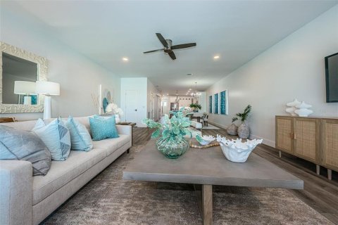 Townhouse in Treasure Island, Florida 4 bedrooms, 275.83 sq.m. № 1086969 - photo 19
