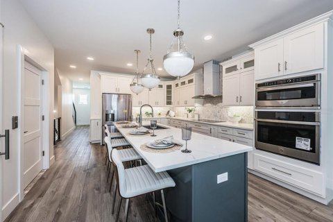 Townhouse in Treasure Island, Florida 4 bedrooms, 275.83 sq.m. № 1086969 - photo 20
