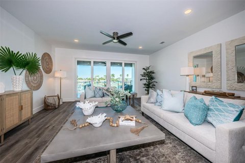 Townhouse in Treasure Island, Florida 4 bedrooms, 275.83 sq.m. № 1086969 - photo 11