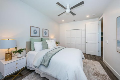 Townhouse in Treasure Island, Florida 4 bedrooms, 275.83 sq.m. № 1086969 - photo 25