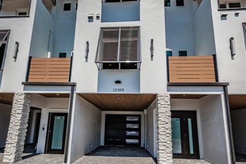 Townhouse in Treasure Island, Florida 4 bedrooms, 275.83 sq.m. № 1086969 - photo 7