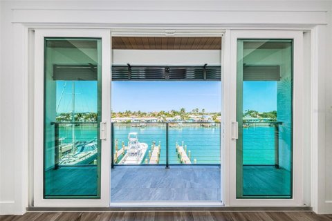 Townhouse in Treasure Island, Florida 4 bedrooms, 275.83 sq.m. № 1086969 - photo 29