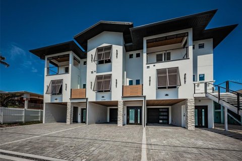 Townhouse in Treasure Island, Florida 4 bedrooms, 275.83 sq.m. № 1086969 - photo 6