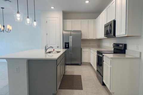 Townhouse in Davenport, Florida 3 bedrooms, 152.36 sq.m. № 2176985 - photo 12