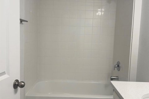 Townhouse in Davenport, Florida 3 bedrooms, 152.36 sq.m. № 2176985 - photo 19