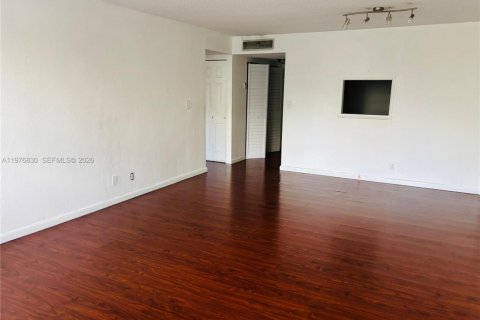 Apartment in Miami, Florida 1 bedroom, 64.94 sq.m. № 2040607 - photo 3