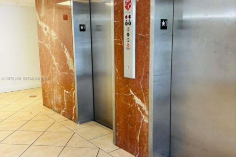 Apartment in Miami, Florida 1 bedroom, 64.94 sq.m. № 2040607 - photo 10