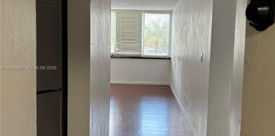 Apartment in Miami, Florida 1 bedroom, 64.94 sq.m. № 2040607