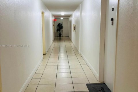 Apartment in Miami, Florida 1 bedroom, 64.94 sq.m. № 2040607 - photo 9