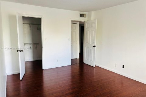 Apartment in Miami, Florida 1 bedroom, 64.94 sq.m. № 2040607 - photo 4