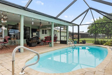 House in Port Charlotte, Florida 3 bedrooms, 151.62 sq.m. № 2110549 - photo 21