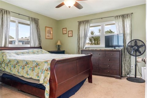 House in Port Charlotte, Florida 3 bedrooms, 151.62 sq.m. № 2110549 - photo 16